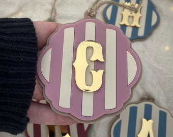 Adorno navideño personalizado con inicial y año ~ Decoración navideña ecléctica y única ~ Estilo rústico campestre