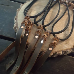Bungee rope keepers for saddle