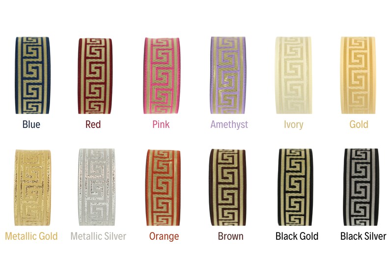 K&ouml;nnte beinhalten: Ein Set mit 10 verschiedenen farbigen Satinb&auml;ndern mit einem goldenen griechischen Schl&uuml;sselmuster. Die Farben umfassen Blau, Rot, Rosa, Amethyst, Elfenbein, Gold, Metallic Gold, Metallic Silber, Orange, Braun, Schwarz Gold und Schwarz Silber.
