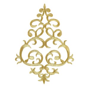 Puede incluir: Diseño bordado en oro con intrincados remolinos y curvas, que se asemeja a un patrón floral estilizado.