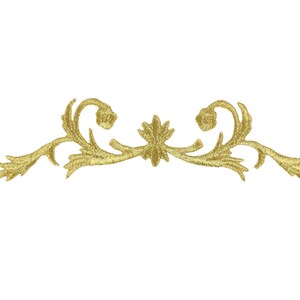 Op de afbeelding: Goud geborduurd bloemenontwerp met een centraal stervormig motief. Deze decoratieve versiering is perfect om kleding, ambachten of woonaccessoires een vleugje elegantie te geven.