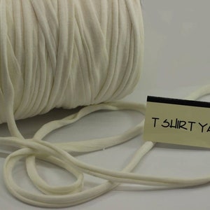 Off White T-shirt Yarn, Cotton Yarn, Recyled Fabric yarn, home textile yarn, crochet yarn, basket yarn, fabric yarn, bag yarn, Upcycled Yarn