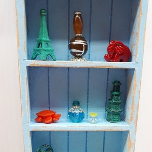Great 1:12 miniature decorative set, great for decorating any corner of our dollhouses and scenes.
