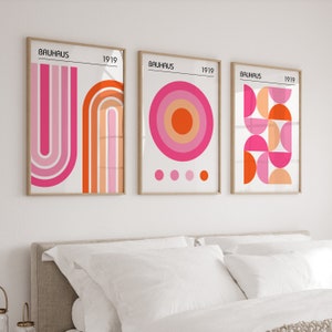 Juego de pósteres Bauhaus en rosa elegante y naranja, juego de 3 impresiones modernas y divertidas de mediados de siglo, juego de arte mural Bauhaus, arte tríptico para dormitorio universitario