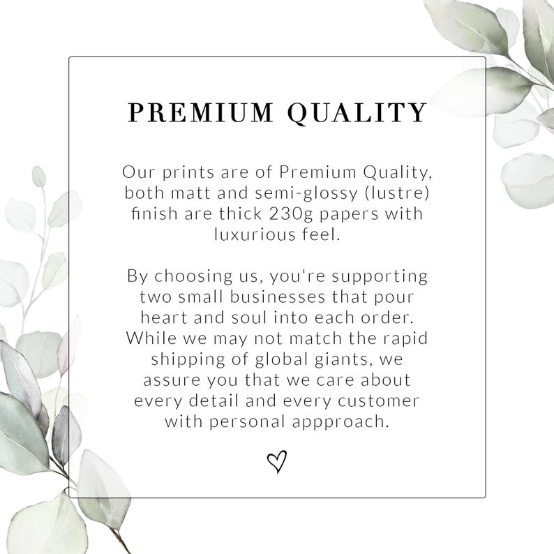 Puede incluir: Texto sobre un fondo blanco con un dise&ntilde;o floral. El texto dice "PREMIUM QUALITY" y describe la alta calidad de las impresiones, que se realizan en papel grueso de 230 g con un tacto lujoso. El texto tambi&eacute;n menciona que las impresiones son realizadas por dos peque&ntilde;as empresas que ponen todo su coraz&oacute;n y alma en cada pedido.