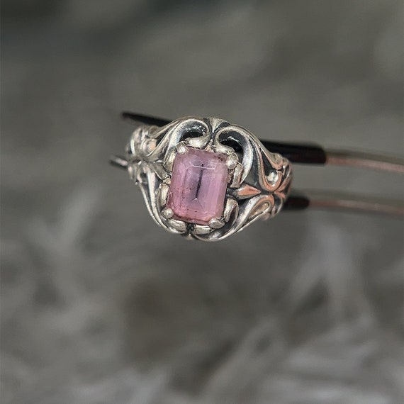 Women's Vintage Sterling Silver Pink Gem Ring - image 2