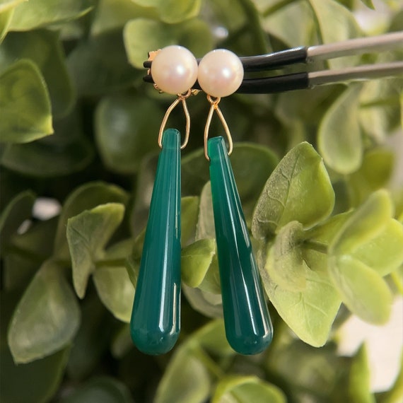14k Green Drop Pearl Earrings - image 5