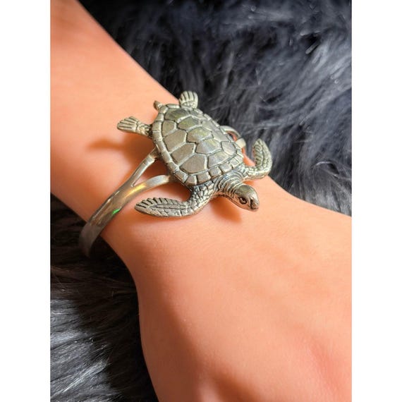 Lovely Silver Tortoise Cuff - image 4