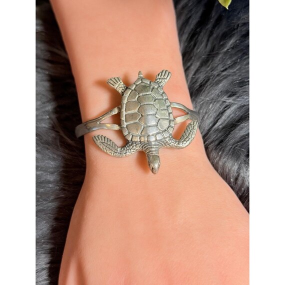 Lovely Silver Tortoise Cuff - image 5