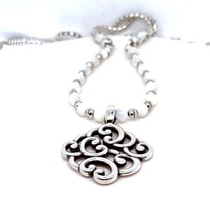 Brighton Swirl Pendant Necklace - White Beaded Women’s Jewelry bild 2