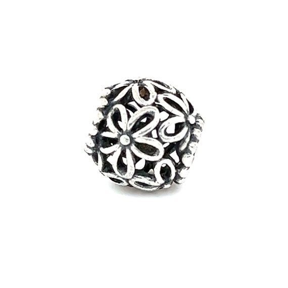 Pandora Flower Round Charm - image 1