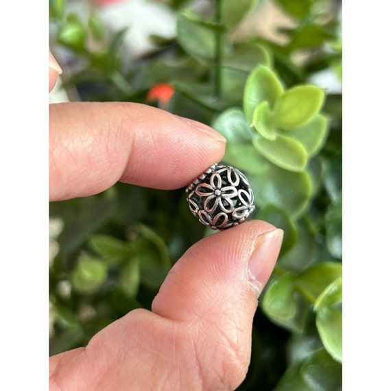 Pandora Flower Round Charm - image 3