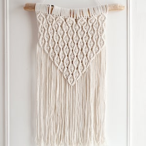 Geknüpfte Makramee - Wandbehang - Naturholz und Baumwolle Boho Decor