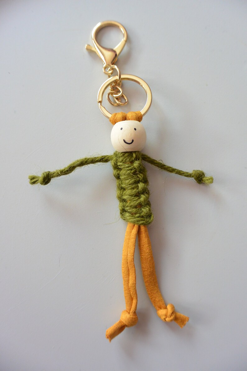 Porte clé en macramé personnage Etsy