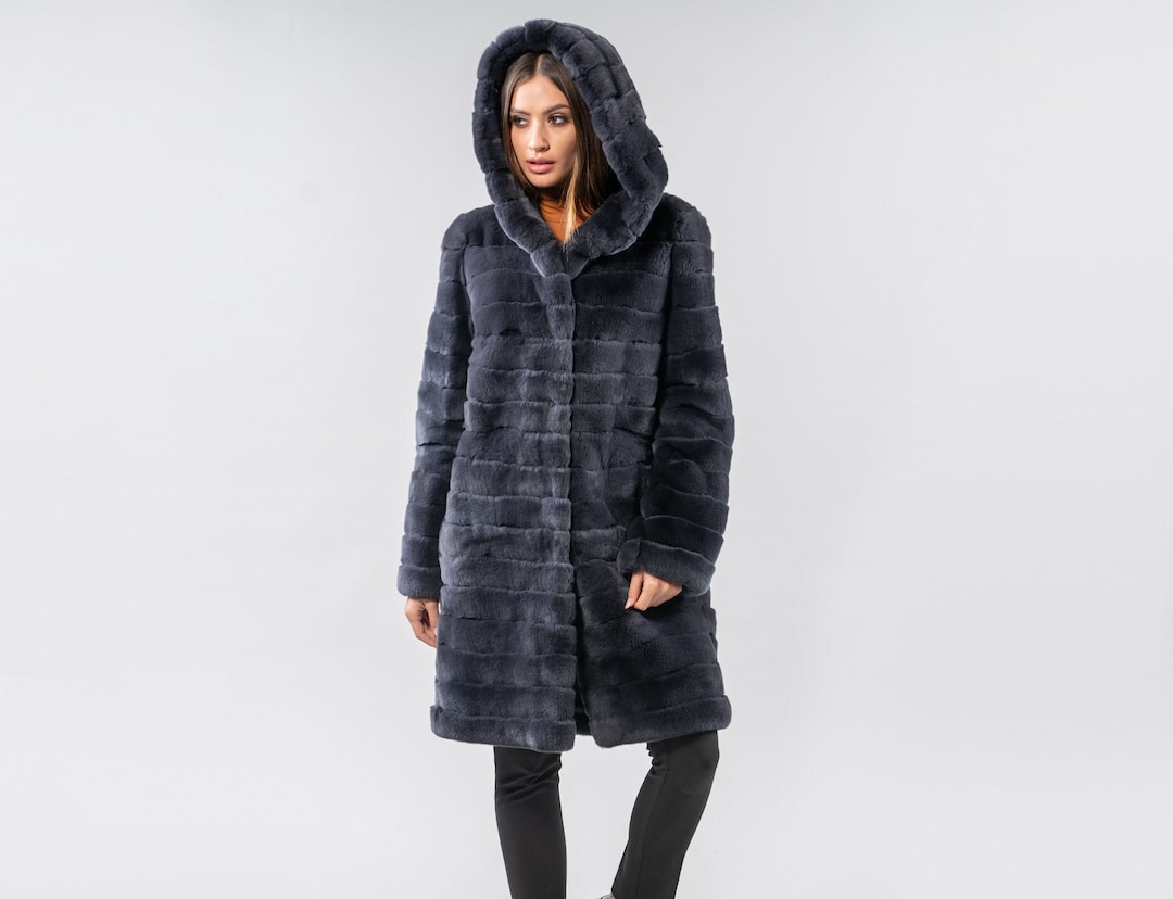 Jaqueta com capuz de pele de coelho azul-acinzentada: pele de Rex