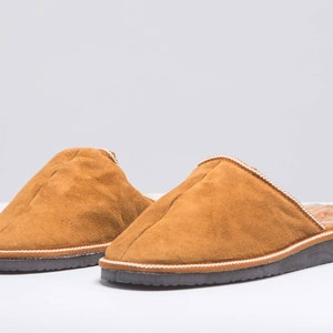 Camel Shearling Slippers: Men&#39;s Sheepskin Leather Shoes