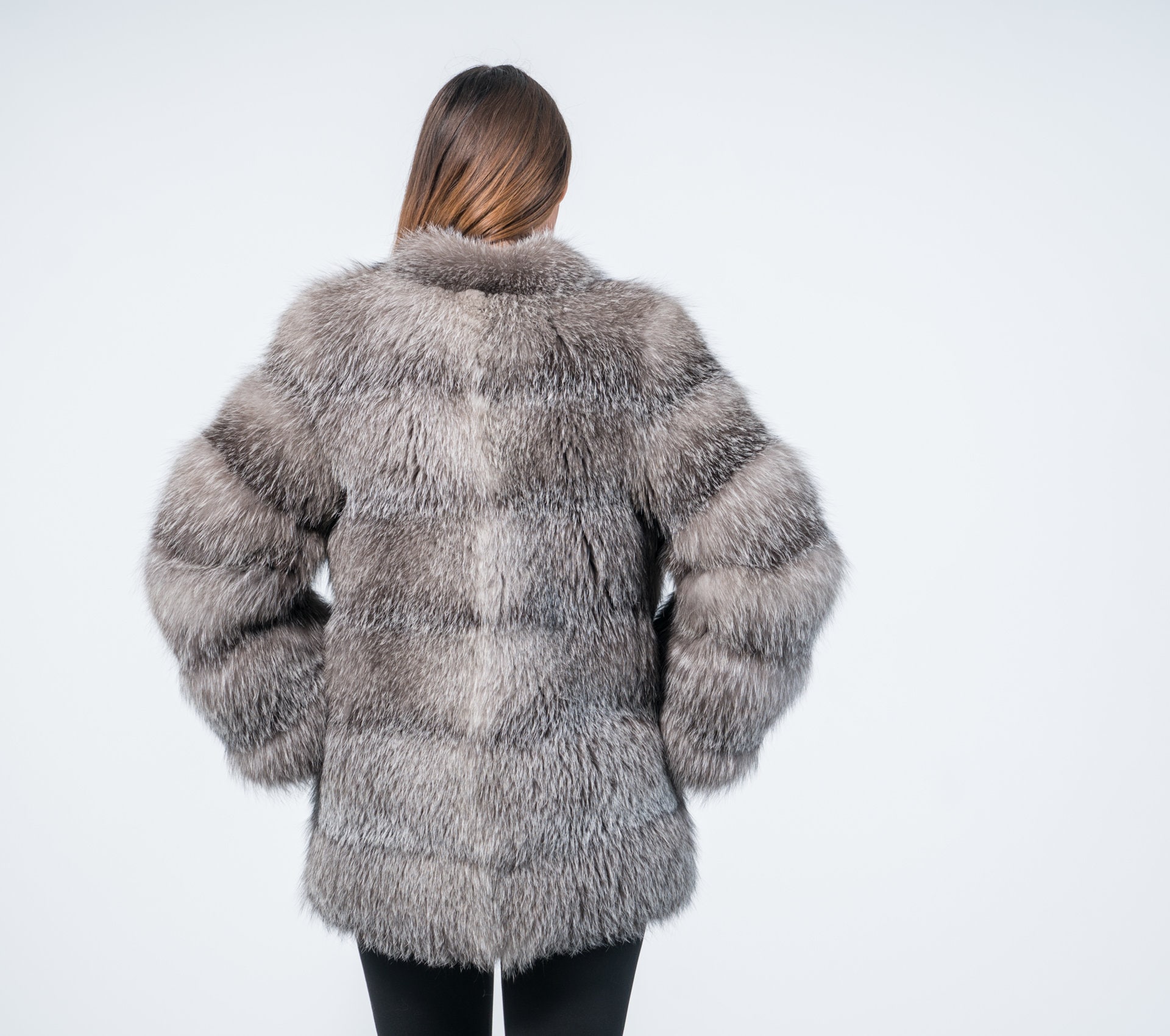 ブルーフロストフォックスファーコート：7分袖本毛皮ジャケット