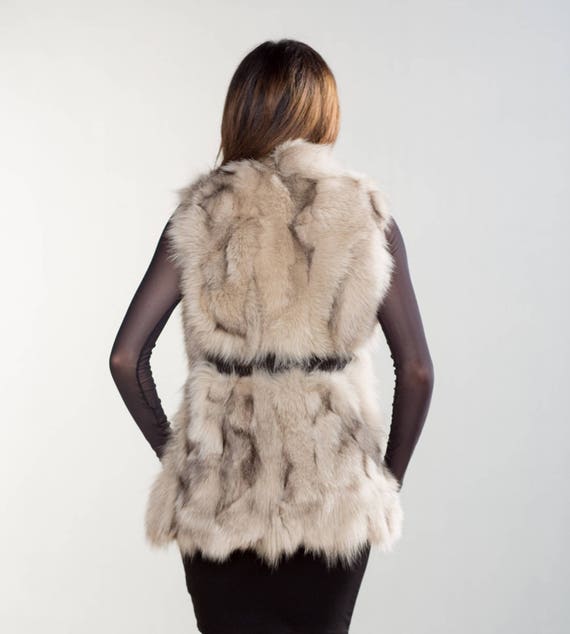 Vest with shop fur pockets