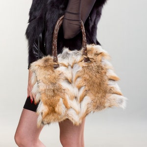 Red Fox Fur Shoulder Bag: Leather Accents