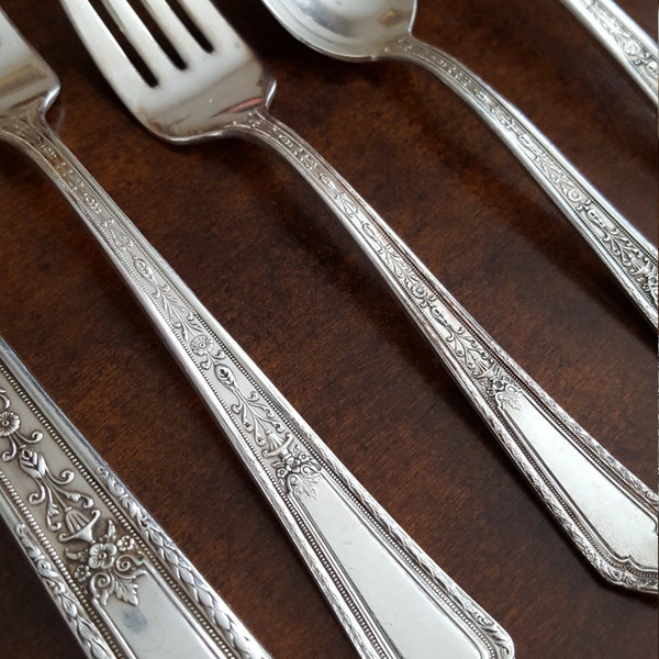 1926 Chalfonte Silverplate Flatware Set by Wm Rogers 68 pieces With Chest