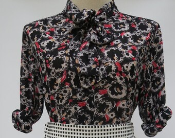 True vintage | Black | Floral | Polyester | Buttons font | Vintage Blouse | vintage shirt | Blouse | Shirt | Size M-L