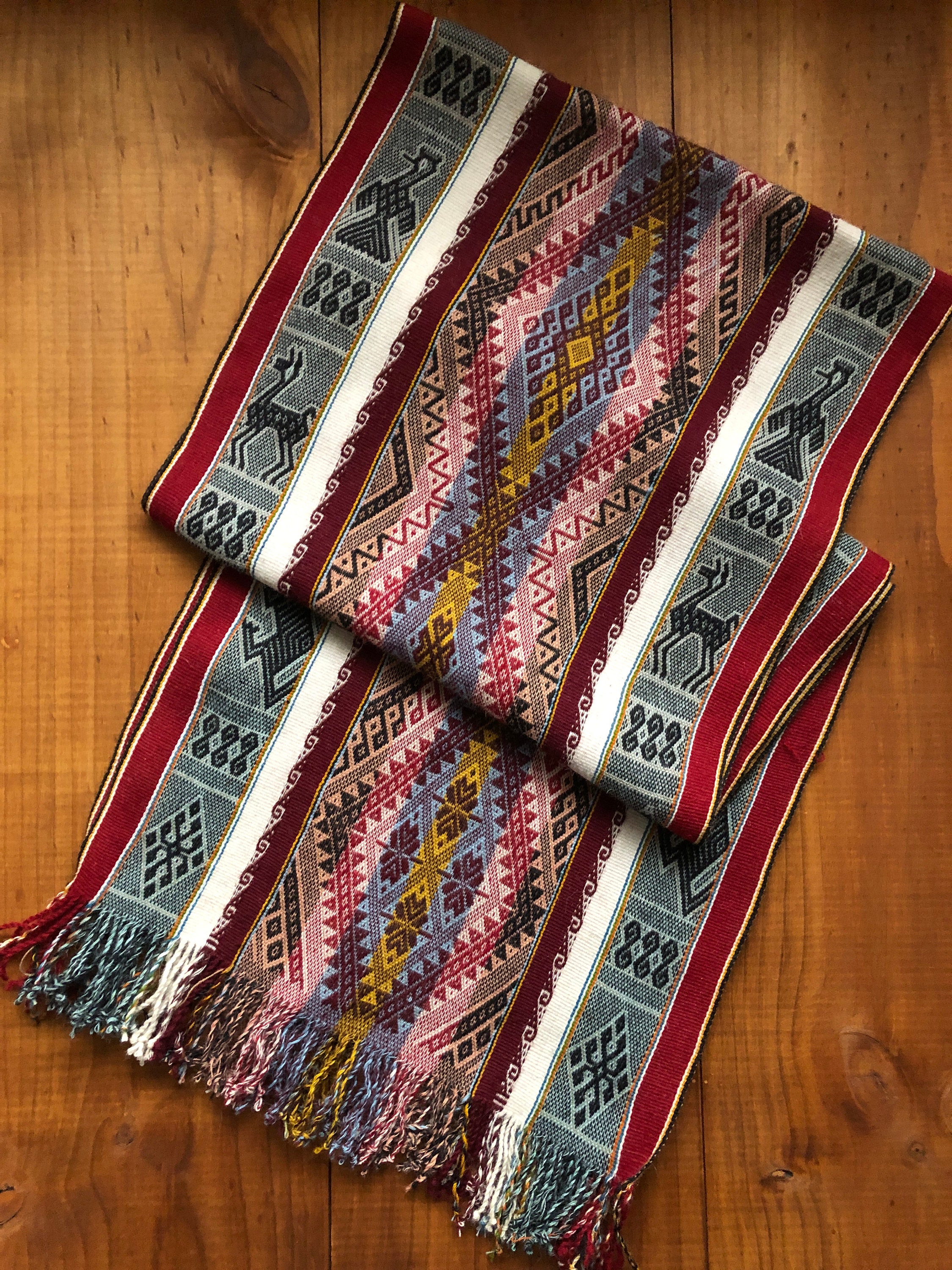 CHUSI TINISQA |alpaca Handwoven Shawl |peruvian Traditional