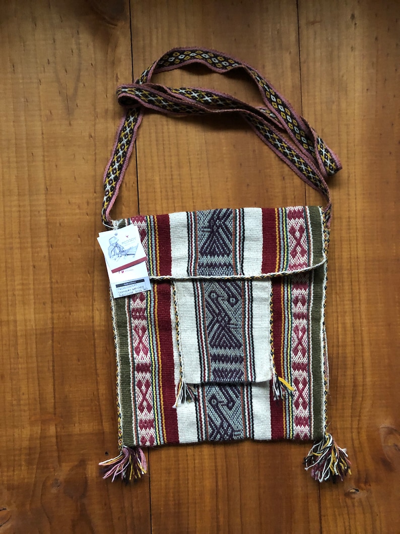 CH'USPA PITUKISKA Peruvian traditional shoulder bag Handwoven shoulder bag Traditional Handwoven Andean Bag Traditional Andean Bag image 3