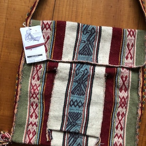 CH'USPA PITUKISKA Peruvian traditional shoulder bag Handwoven shoulder bag Traditional Handwoven Andean Bag Traditional Andean Bag image 2