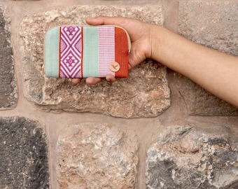 QOLQE, Handwoven Peruvian Wool Coin Purse: Boho Textile Change Purse