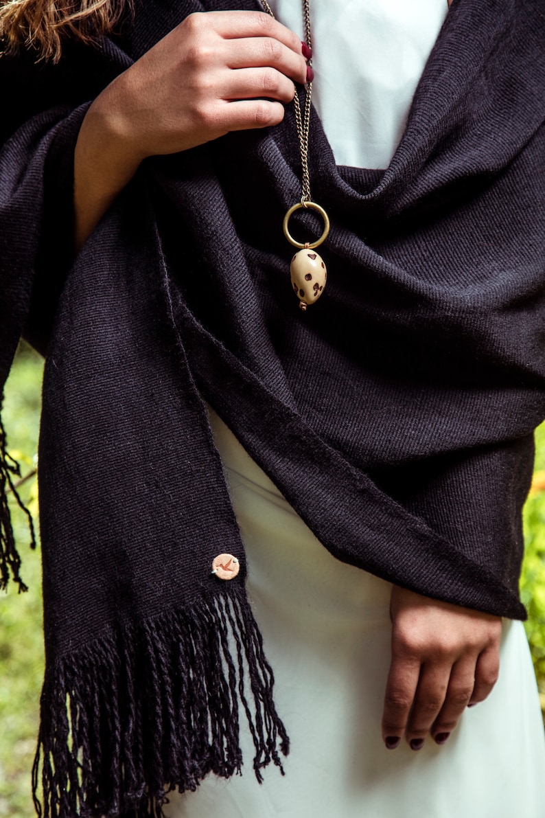QATA shawl Black