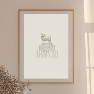 Könnte beinhalten: Ein beiger druckbarer Wandkunstdruck mit einer Schwarzweißillustration eines Schafes und dem Text "Meine Schafe hören auf meine Stimme, ich kenne sie, und sie folgen mir. Ich gebe ihnen ewiges Leben, und sie werden nie verloren gehen; niemand kann sie aus meiner Hand reißen. Mein Vater, der sie mir gegeben hat, ist größer als alle; niemand kann sie aus der Hand meines Vaters reißen. Ich und der Vater sind eins." Johannes 10:27-30