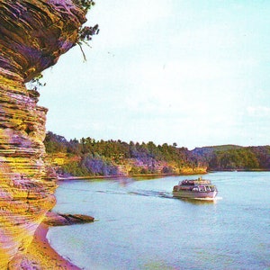 Vintage Lower Dells and Cruise Boat in Wisconsin Dells Unused Post Card