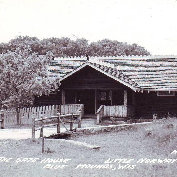 Vintage Little Norway The Gate House Photo Postcard, Blue Mounds, Wisconsin,  Unused Postcard