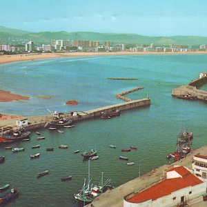 Vintage Unused Post Card of The Port in Laredo, Spain
