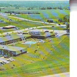 Vintage Holiday Inn in Brantford, Ontario, Canada, Unused Post Card