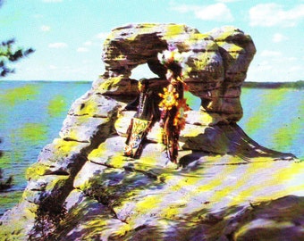 Demon's Anvil with Native Americans at  Wisconsin Dells, Wisconsin. Unused Postcard