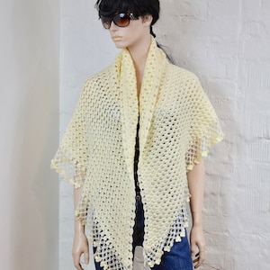 Vintage Beige Knitted Shawl Scarf 1960&#39;s 70s Retro Grany Shoulder Wrap Sweater Shawl
