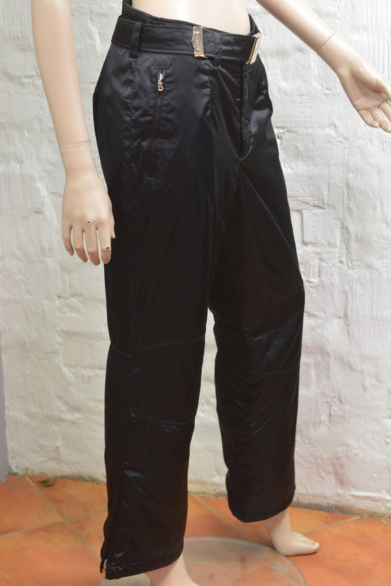 Athletic windbreaker pants hot sale