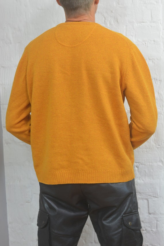 Sueter mostaza hombre hotsell