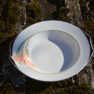 Rimmed Bowl  - Villeroy & Boch Iris 22 cm, 9&quot;