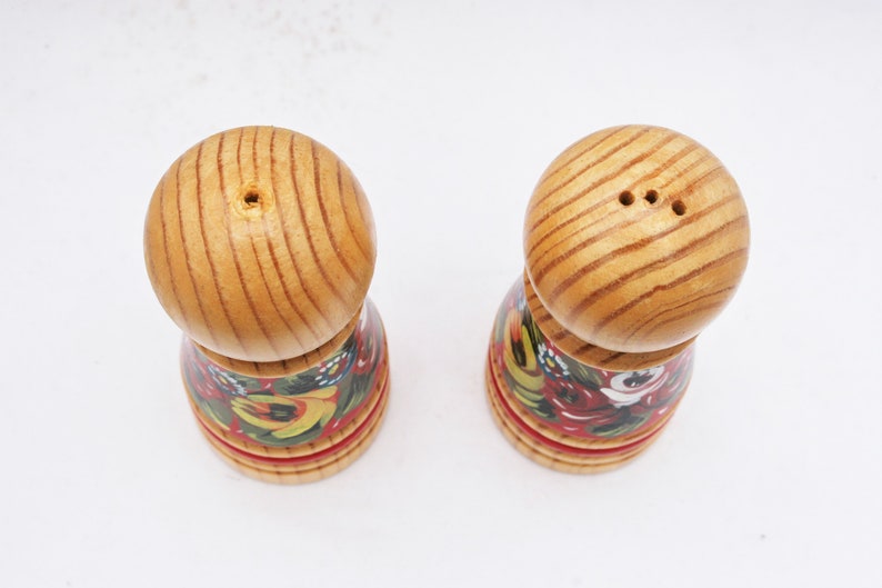 Hand Painted Wooden Salt and Pepper Shakers Hindeloopen Style image 3