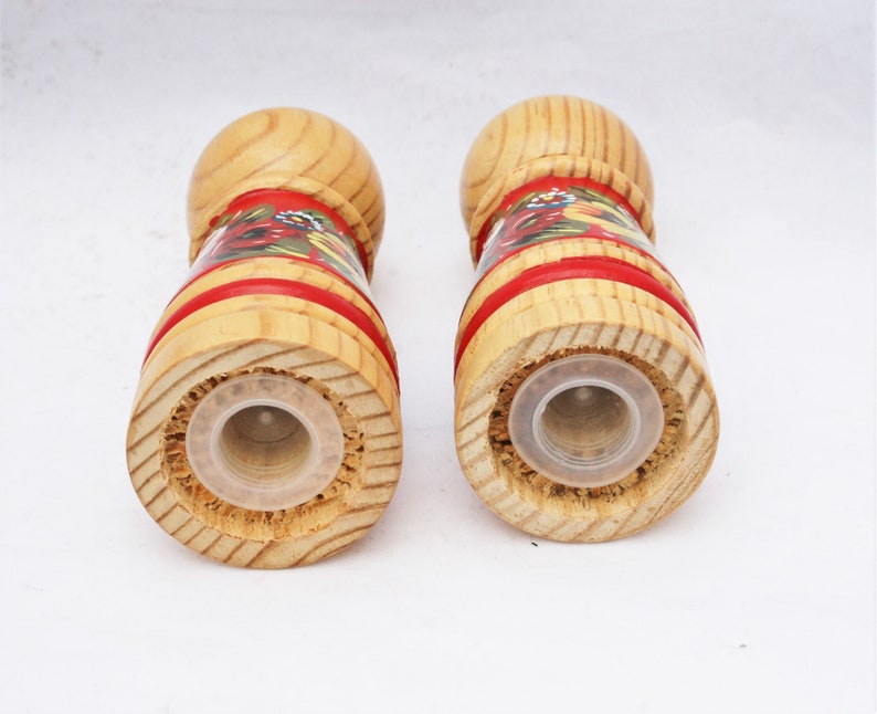 Hand Painted Wooden Salt and Pepper Shakers Hindeloopen Style image 4