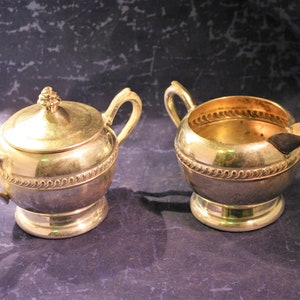 F. B. Rogers Silverplate Crema y Azucarero #1202