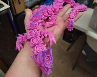 Juguete articulado flexible rose dragon impreso en 3D