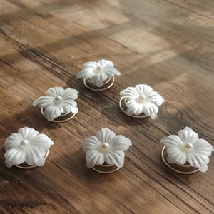 6 Curlies Haarschmuck Haarnadeln Braut Kommunion Blumen Perlen weiß Bild 2