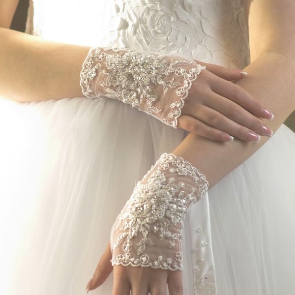 Brauthandschuhe Hochzeit  Handschuhe Spitze Perlen    Glasperlen  Weiß  Elfenbein