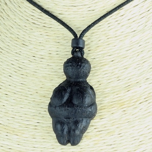 Venus de Willendorf Colgante de Venus Willendorf Collar de diosa Collar de fertilidad Amuleto de fertilidad Hecho de roble de pantano