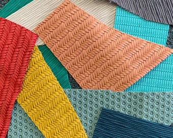 SCRAPS - MIX Hoja de cuero repujado para aretes, trenzado de cola de pez, hoja de palma, colmena, panal y más - Mezcla de piezas de cuero genuino