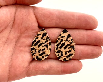 Neu! Gefleckte Leopard Print TINY kleine KORK auf Leder Teardrop Formen, sterben ausgeschnitten Leder Tear Drop Pieces für DiY Ohrringe, Tier Druck