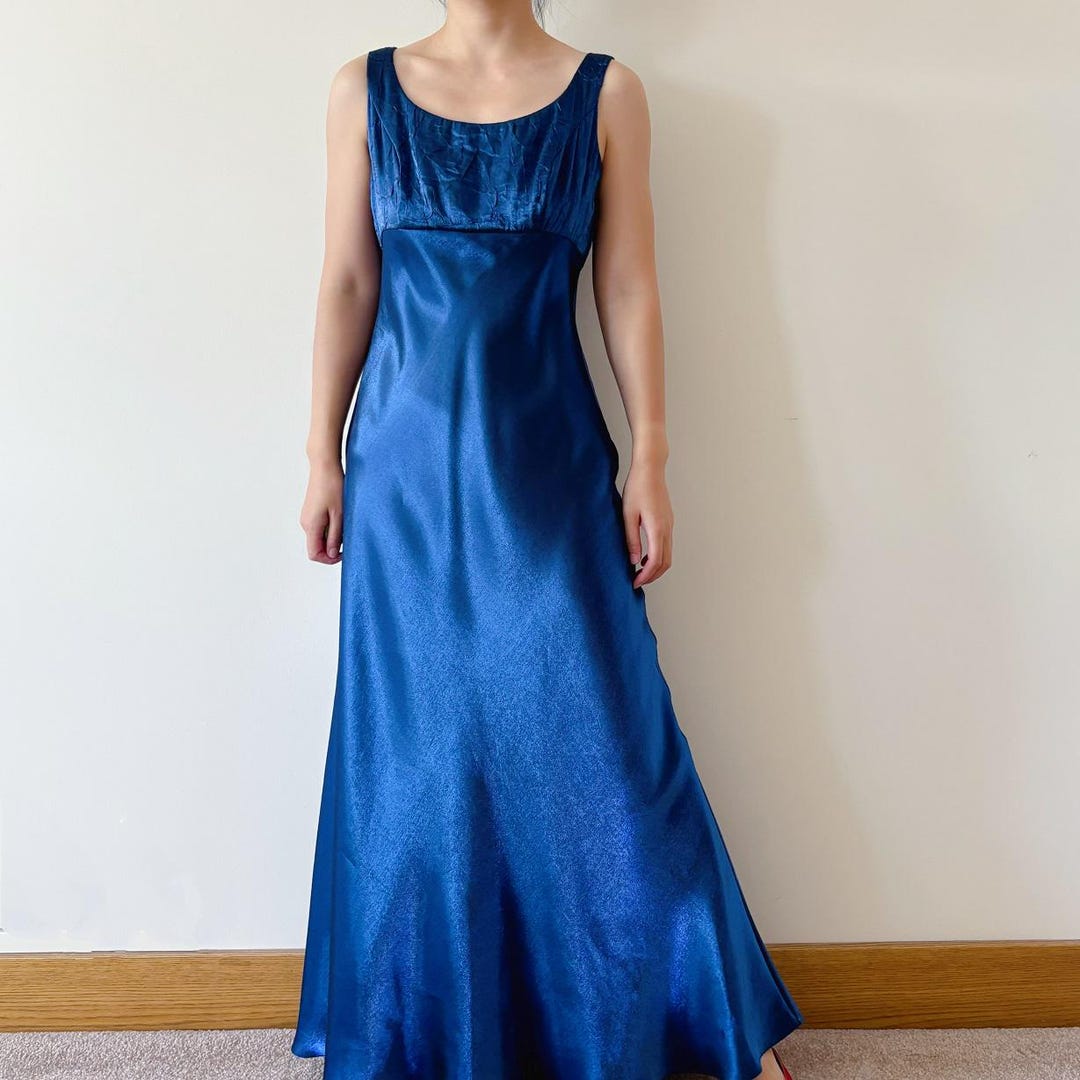90s vintage prom dresses Halter-Neck Sheath Dress Beaded Chiffon Long Evening Gown DSProm special occasions. 90s Vintage Looking Prom Dresses